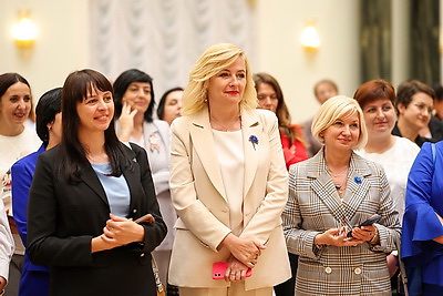 \"Мы разные, но мы едины\". Экскурсия во Дворец Независимости дала старт новому проекту Белорусского союза женщин