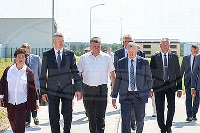 Полевые работы, готовность техники и зерносушилок: Крутой ознакомился с ходом уборочной в Климовичском районе