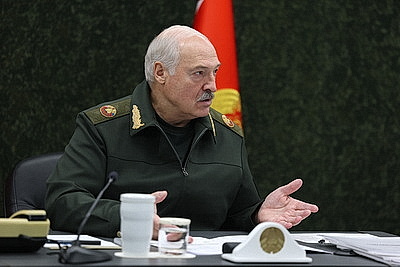 Лукашенко ознакомился с развитием и практическим использованием в войсках систем связи
