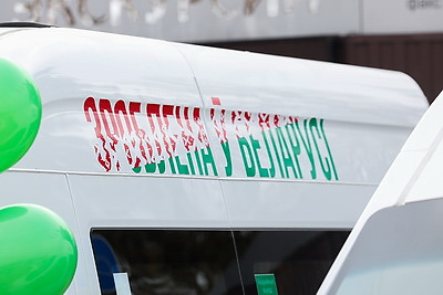 Учреждениям социального обслуживания передали новые микроавтобусы в Бресте