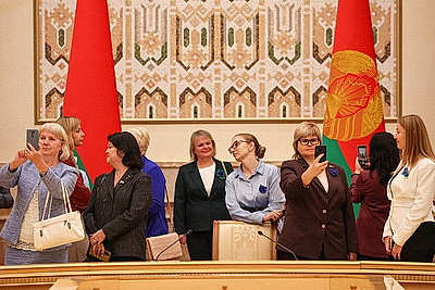 Представительницы Минской области внесли свой вклад в убранство Дворца Независимости