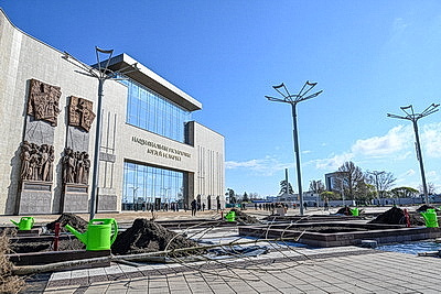 Лукашенко на субботнике работал на площадке Национального исторического музея