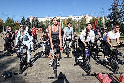 Проект \"Спорт для всех\" завершил сезон вечеринкой в стиле 2000-х