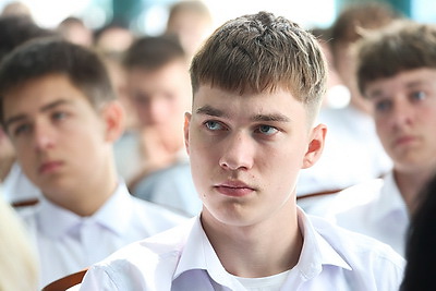 Перцов встретился с педагогами и учащимися Борисовского государственного колледжа