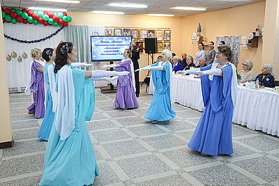 Общение родственных душ. Кочанова встретилась с ветеранами труда в Новополоцке