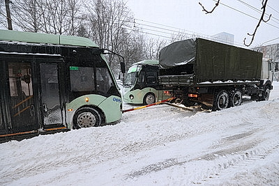 В Минске более 180 единиц техники и свыше 1,5 тысячи человек ликвидируют последствия снегопада