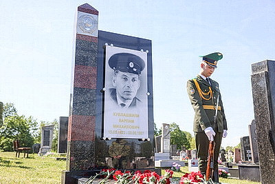 Обновленный памятник легендарному пограничнику Варламу Кублашвили открыли в Бресте