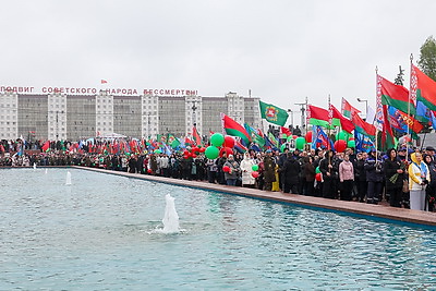 Праздничный Витебск. Жители и гости города празднуют День Победы