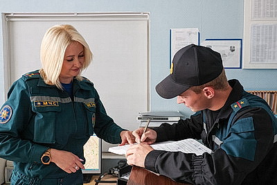 Двое в погонах. Как молодые специалисты МЧС строят карьеру и семью в Могилевской области
