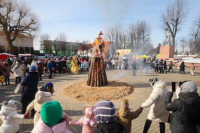 С размахом, звучно и вкусно. Как отпраздновали Масленицу жители Берестовицкого района