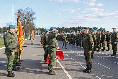 В Бресте более 300 десантников-срочников уволили в запас