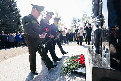 Памятный знак в честь героев-ликвидаторов чернобыльской аварии открыли в Орше