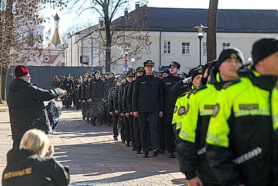 Гродненские милиционеры прошли торжественным маршем по центру города