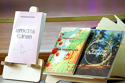 \"Пробуждать эмоции - моя суперсила\". Юная поэтесса о творчестве вопреки диагнозу