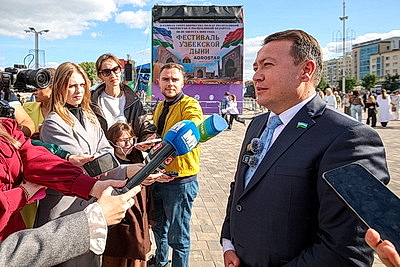 Фестиваль узбекской дыни проходит в Минске