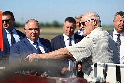 Лукашенко посещает Березовский район