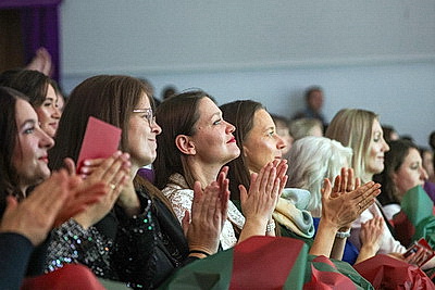 \"Вы служите примером для многих\". Орден Матери вручили 47 многодетным минчанкам