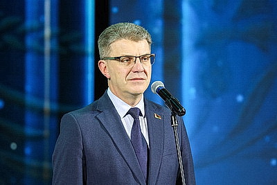 \"Вы служите примером для многих\". Орден Матери вручили 47 многодетным минчанкам