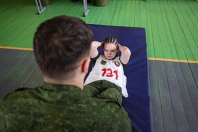 Уровень физподготовки проверяют у военнослужащих 11-й мехбригады