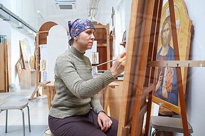 \"Каждая икона становится этапом жизни\". Иконописец Лариса Нежборт