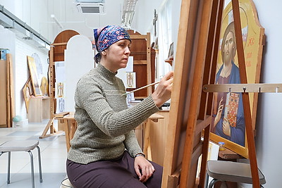 \"Каждая икона становится этапом жизни\". Иконописец Лариса Нежборт