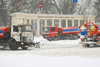 В Минске более 180 единиц техники и свыше 1,5 тысячи человек ликвидируют последствия снегопада