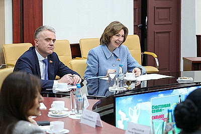 Парламентарии стран СНГ на форуме в Полоцке обменялись опытом в семейном законодательстве