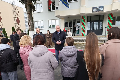 Новая жизнь общежития. Новоселье после ремонта отметили в Кореличах 64 семьи