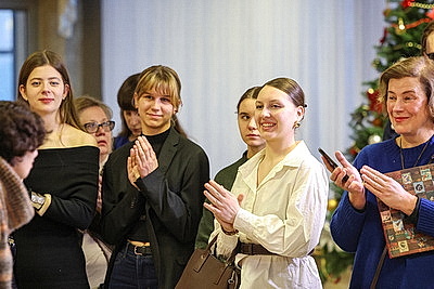 Автор и его муза: выставка семьи художников Поплавских открылась в НББ