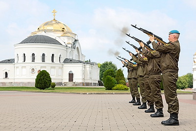 Пламя Вечного огня из Брестской крепости передадут в Центральный парк ВС России \"Патриот\"