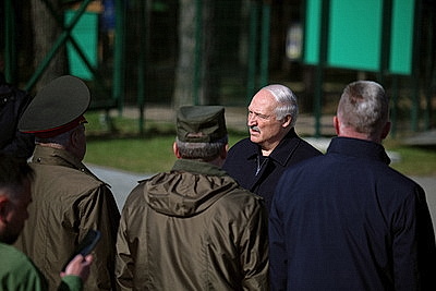 Лукашенко посетил Минский аэроклуб ДОСААФ