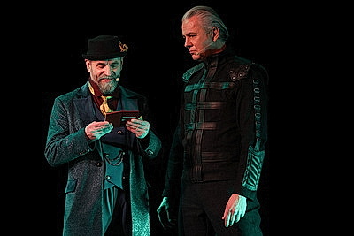 Премьеру комедии \"Особо опасные пенсионеры\" представил театр им. М.Горького