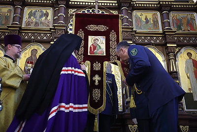Хоругвь с ликом апостола и евангелиста Матфея торжественно вручили Гродненской региональной таможне