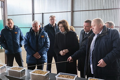 Кочанова ознакомилась с деятельностью ОАО \"Парохонское\"