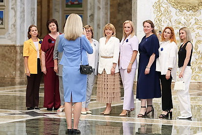 Делегация БСЖ из Брестской области посетила с экскурсией Дворец Независимости