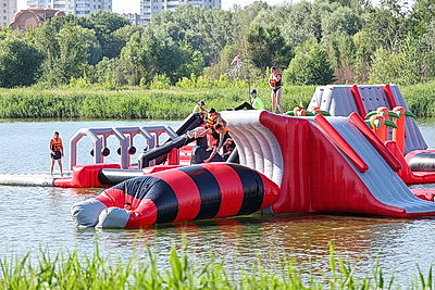Жители Гомеля спасаются от летнего зноя на городских пляжах