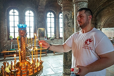 Участники автопробега \"Дороги славы - наша история\" возложили цветы в Брестской крепости