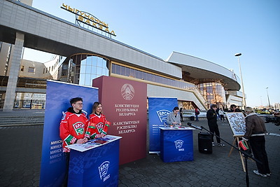 Моя страна. Мое будущее. Минская молодежь поздравила горожан с Днем Конституции