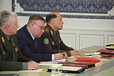 Лукашенко собрал совещание с силовиками. Тема - итоги проверки одной из бригад внутренних войск