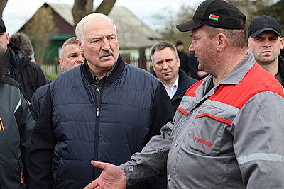 Лукашенко ознакомился с перспективами развития отечественного тракторостроения