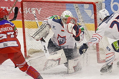 Хоккеисты \"Юности\" обыграли \"Металлург\" в матче экстралиги