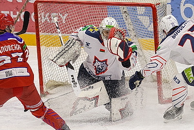Хоккеисты \"Юности\" обыграли \"Металлург\" в матче экстралиги