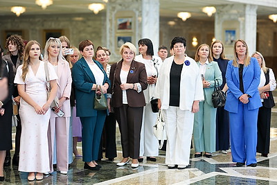 \"Мы разные, но мы едины\". Экскурсия во Дворец Независимости дала старт новому проекту Белорусского союза женщин