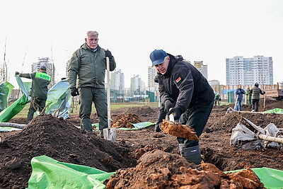 Республиканский субботник: депутаты Палаты представителей благоустроили столичный парк
