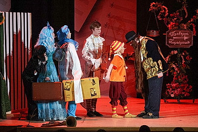 Принятие, социализация, дружба. В Минске инклюзивный театр представил спектакль в поддержку детей с РАС