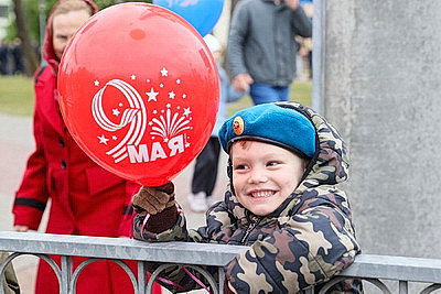 Радостно, трепетно, масштабно празднуют День Победы в Бресте