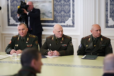 Лукашенко собрал совещание с силовиками. Тема - итоги проверки одной из бригад внутренних войск