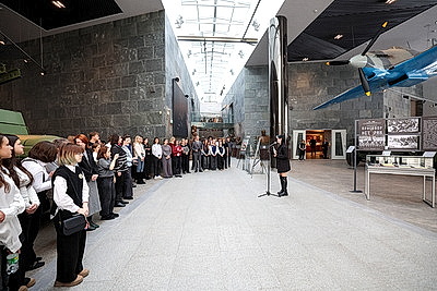 Нагрудный знак \"Бойцу Красной гвардии и Красному партизану\" представили в Музее истории ВОВ