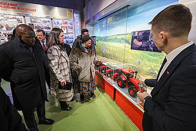 Парламентская делегация Зимбабве посетила РНПЦ \"Мать и дитя\" и МТЗ