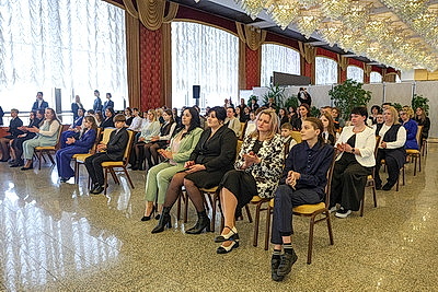 Орденом Матери наградили 42 представительниц Минской области